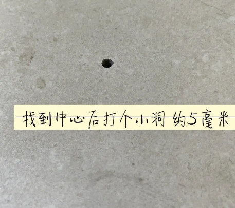 港口瓷砖空鼓维修公司专业解答在瓷砖铺贴过程中，如果砂料搅拌不均匀，将会带来以下问题
